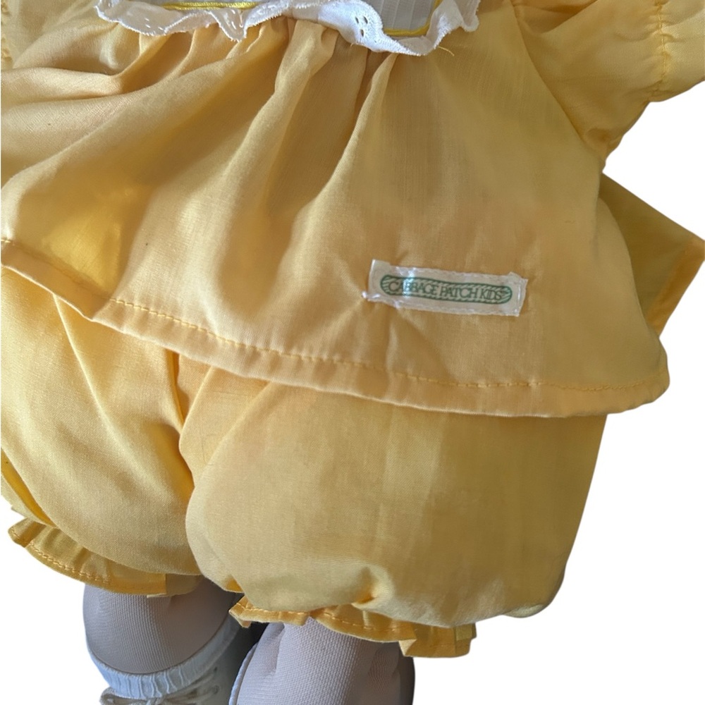 Rare “Sondra” Cabbage Patch Doll Vintage 1982 Yellow Dress Doll with Blue Eyes - Picture 6 of 7